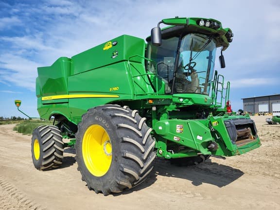 Image of John Deere S780 equipment image 1