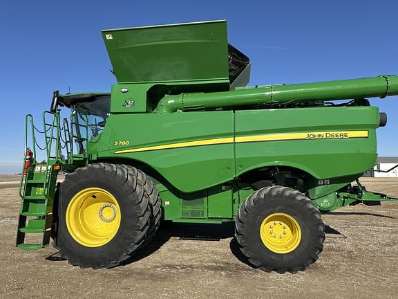 Image of John Deere S780 equipment image 3