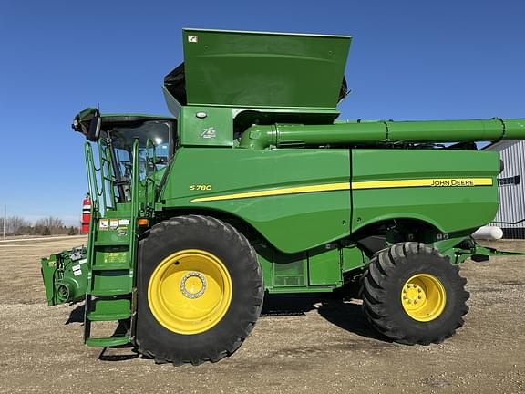 Image of John Deere S780 equipment image 2
