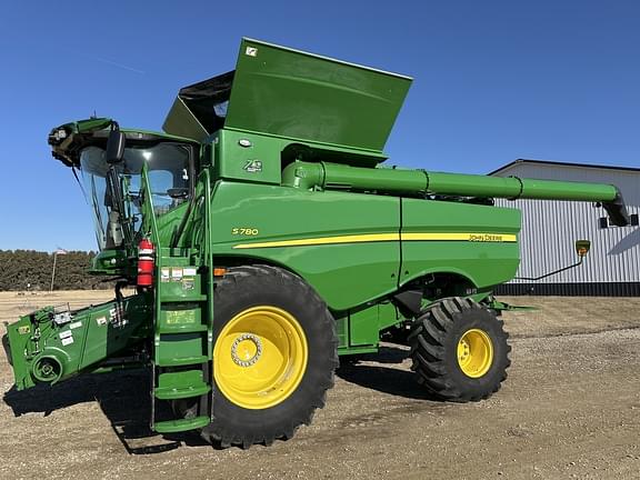Image of John Deere S780 equipment image 1