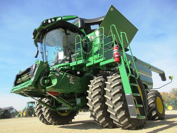 Image of John Deere S780 equipment image 4