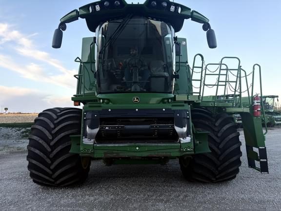 Image of John Deere S780 equipment image 2