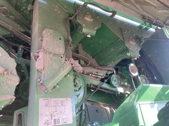Image of John Deere S780 equipment image 4