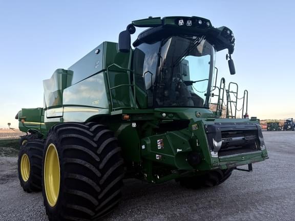 Image of John Deere S780 equipment image 1