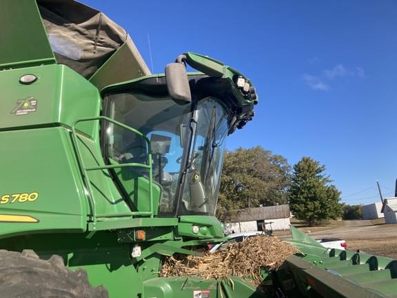 Image of John Deere S780 equipment image 2