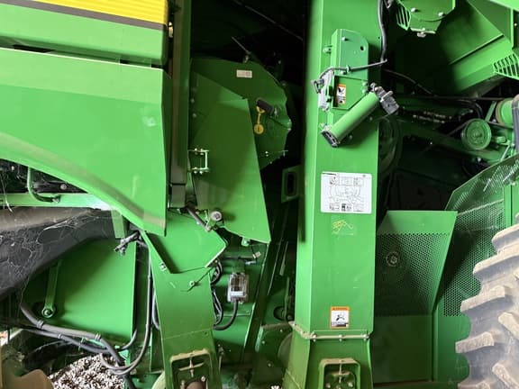 Image of John Deere S780 equipment image 1