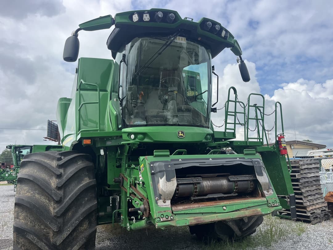 Image of John Deere S780 Image 1
