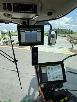 Image of John Deere S780 equipment image 2
