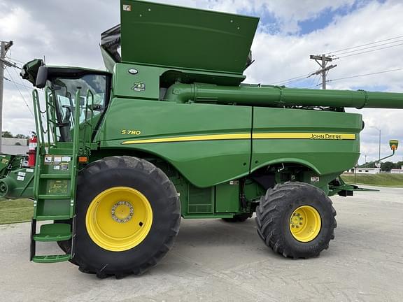 Image of John Deere S780 equipment image 3