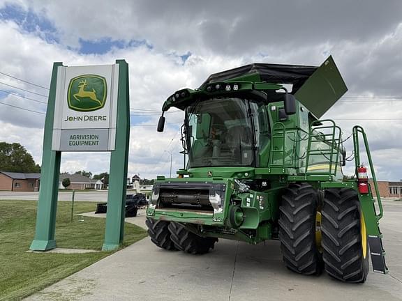 Image of John Deere S780 equipment image 1