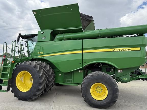 Image of John Deere S780 equipment image 4