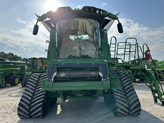 Image of John Deere S780 equipment image 1