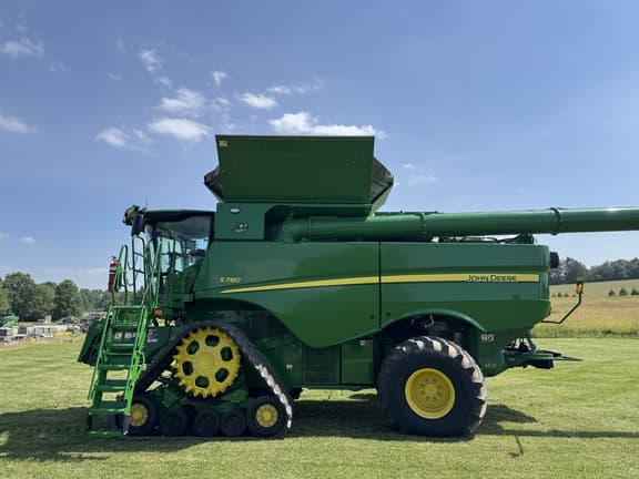 Image of John Deere S780 equipment image 2