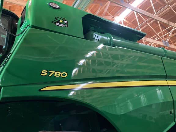 Image of John Deere S780 equipment image 4