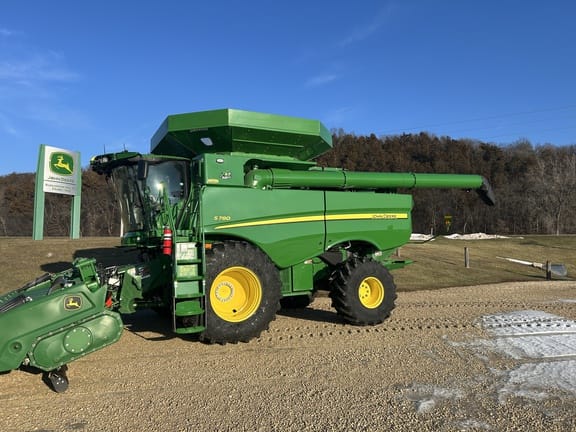 2022 John Deere S780 Equipment Image0