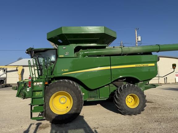 Image of John Deere S780 equipment image 2