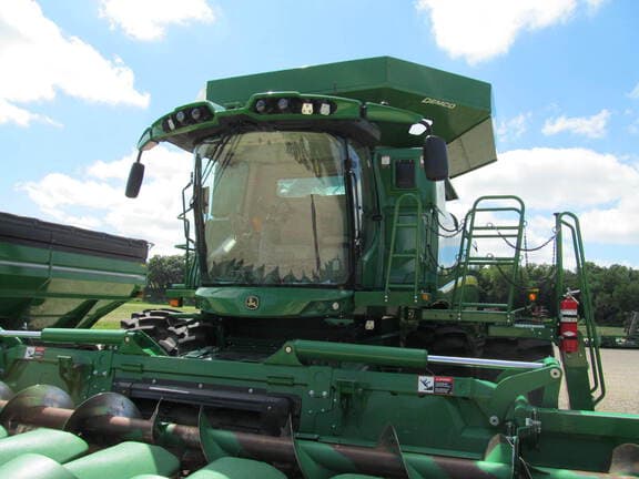 Image of John Deere S780 equipment image 1