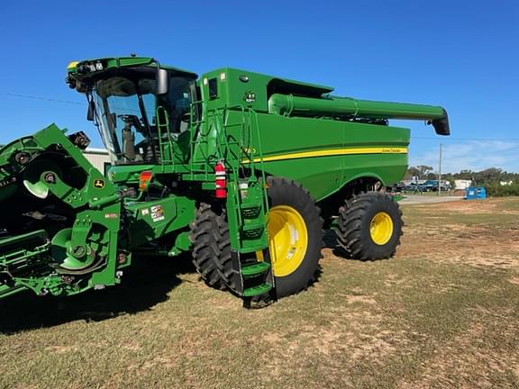 Image of John Deere S780 equipment image 1