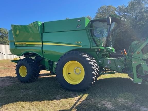 Image of John Deere S780 equipment image 2