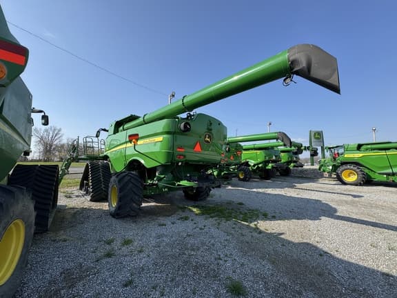 Image of John Deere S780 equipment image 2