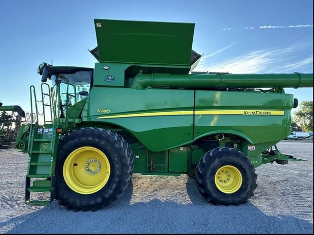 Image of John Deere S780 equipment image 4