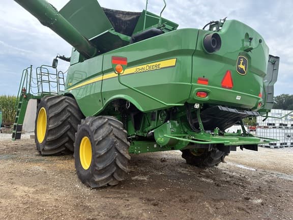 Image of John Deere S780 equipment image 1