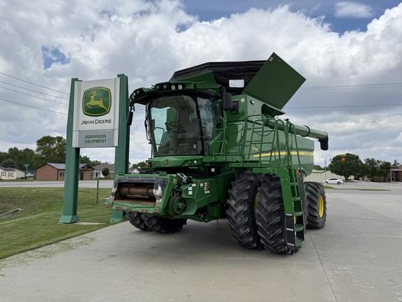 Image of John Deere S780 equipment image 1