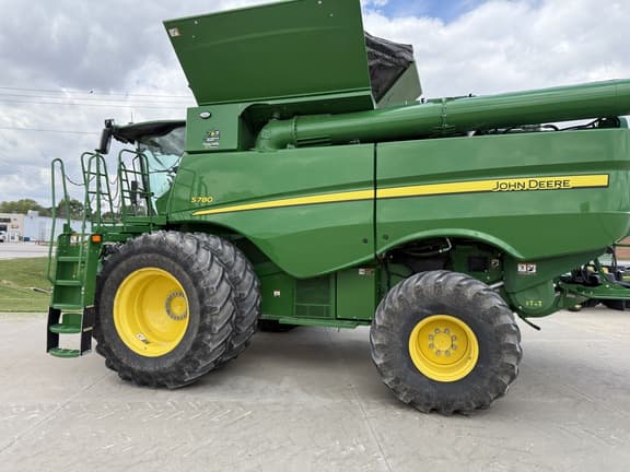 Image of John Deere S780 equipment image 4