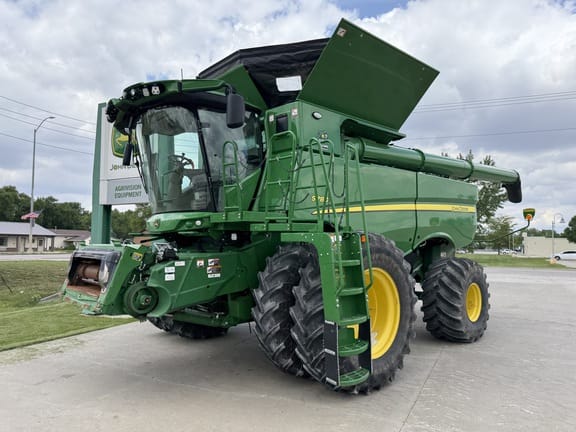 2022 John Deere S780 Equipment Image0