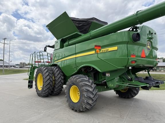 Image of John Deere S780 equipment image 4