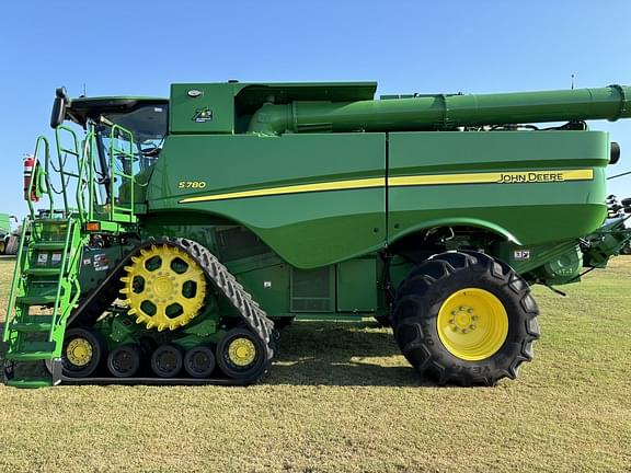 Image of John Deere S780 equipment image 1