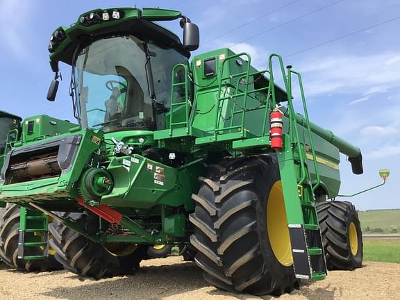 Image of John Deere S780 equipment image 4