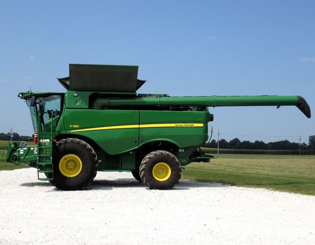 Image of John Deere S780 equipment image 2