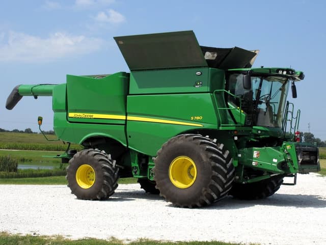 Image of John Deere S780 equipment image 1