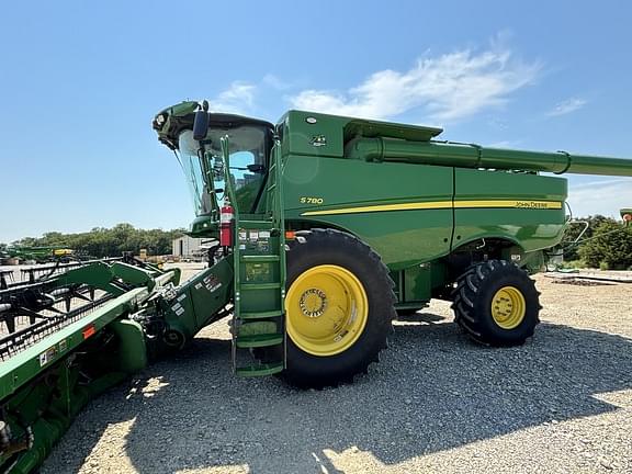 Image of John Deere S780 equipment image 1