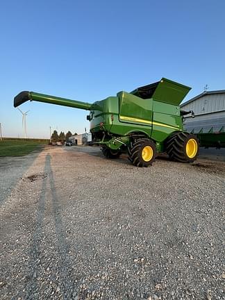 Image of John Deere S780 equipment image 1