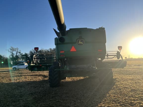 Image of John Deere S780 equipment image 2