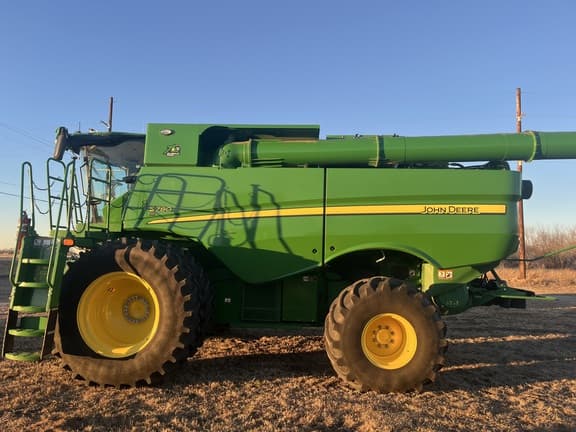 Image of John Deere S780 equipment image 1