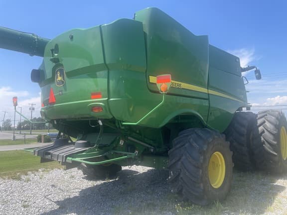 Image of John Deere S780 equipment image 2