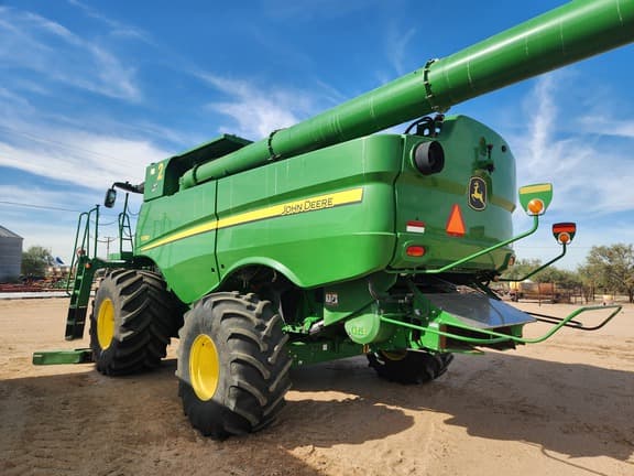 Image of John Deere S780 equipment image 2