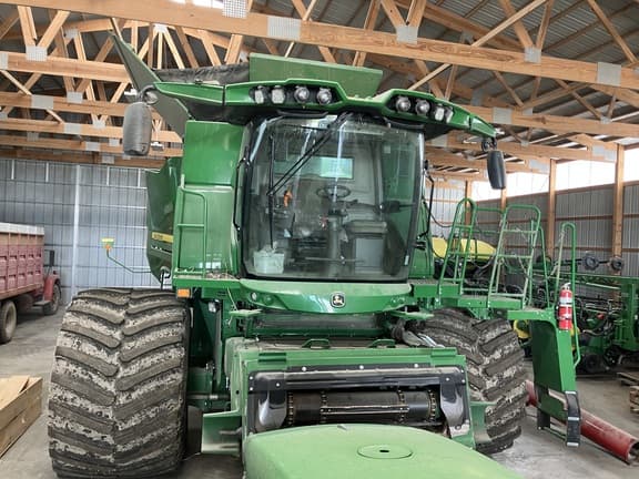 Image of John Deere S780 equipment image 1