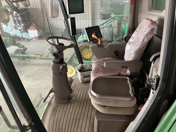 Image of John Deere S780 equipment image 4