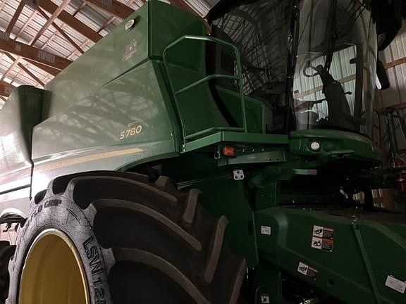 Image of John Deere S780 equipment image 2