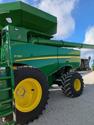 Image of John Deere S780 equipment image 4