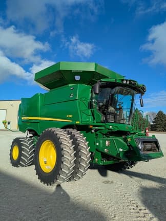 Image of John Deere S780 equipment image 1