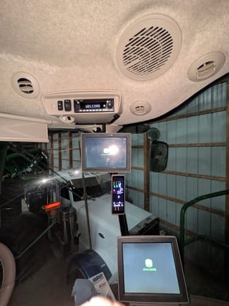 2022 John Deere S780 Equipment Image0