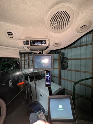 Image of John Deere S780 Image 1