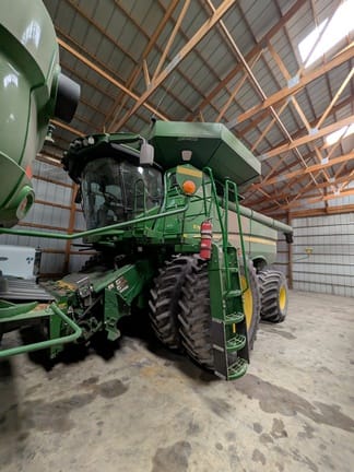 2022 John Deere S780 Equipment Image0