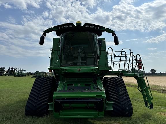 Image of John Deere S780 equipment image 1