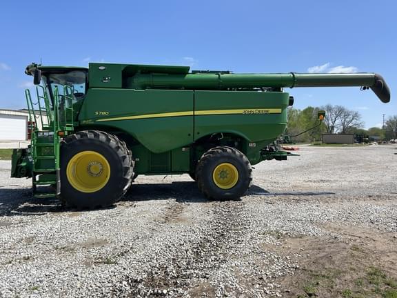 Image of John Deere S780 equipment image 1
